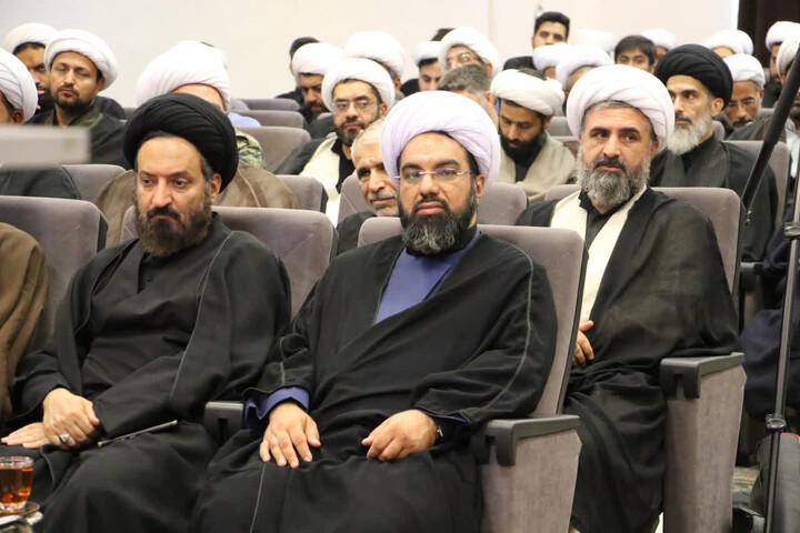 تصاویر |همایش تجلیل از روحانیون فعال اصفهان در دفاع مقدس رمضان