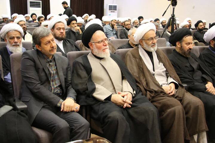 تصاویر |همایش تجلیل از روحانیون فعال اصفهان در دفاع مقدس رمضان