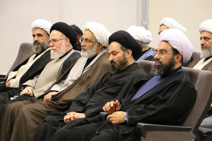 تصاویر |همایش تجلیل از روحانیون فعال اصفهان در دفاع مقدس رمضان
