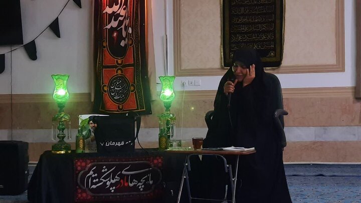 تصاویر/ برگزاری مراسم قرائت زیارت عاشورا در مدرسه علمیه حضرت زینب(س) کرمان