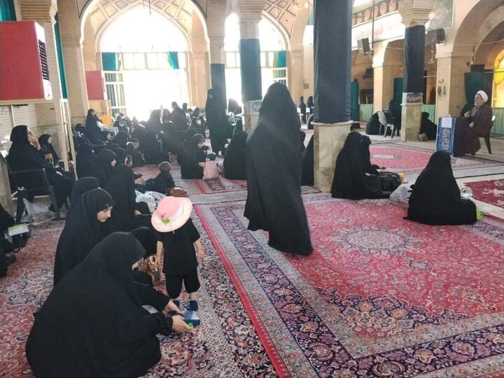 تصاویر/ نشست علمی پژوهشی با موضوع سیره حضرت زینب(س) توسط مدرسه علمیه الزهرا(س) ماهان