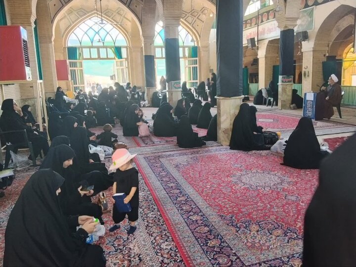 تصاویر/ نشست علمی پژوهشی با موضوع سیره حضرت زینب(س) توسط مدرسه علمیه الزهرا(س) ماهان