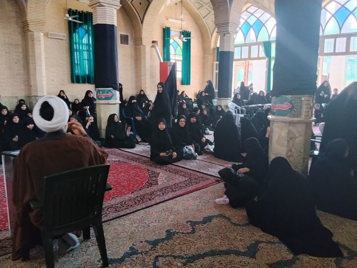 تصاویر/ نشست علمی پژوهشی با موضوع سیره حضرت زینب(س) توسط مدرسه علمیه الزهرا(س) ماهان