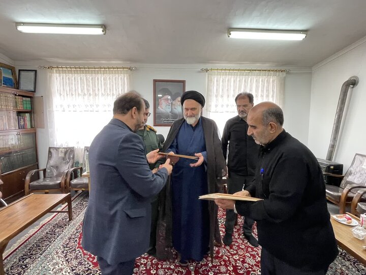 تصاویر / حضور امام جمعه نوشهر در جلسه تصمیم‌گیری جهت جانمایی محل به خاک‌سپاری شهید گمنام