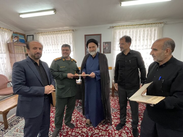تصاویر / حضور امام جمعه نوشهر در جلسه تصمیم‌گیری جهت جانمایی محل به خاک‌سپاری شهید گمنام