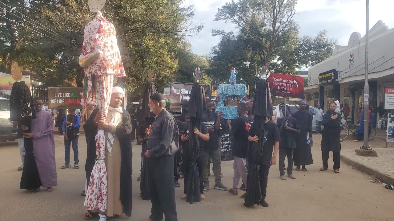 شیعیان موروگورو ندای امام حسین(ع) را لبیک گفتند؛ برگزاری مجالس عزاداری و راهپیمایی باشکوه + تصاویر