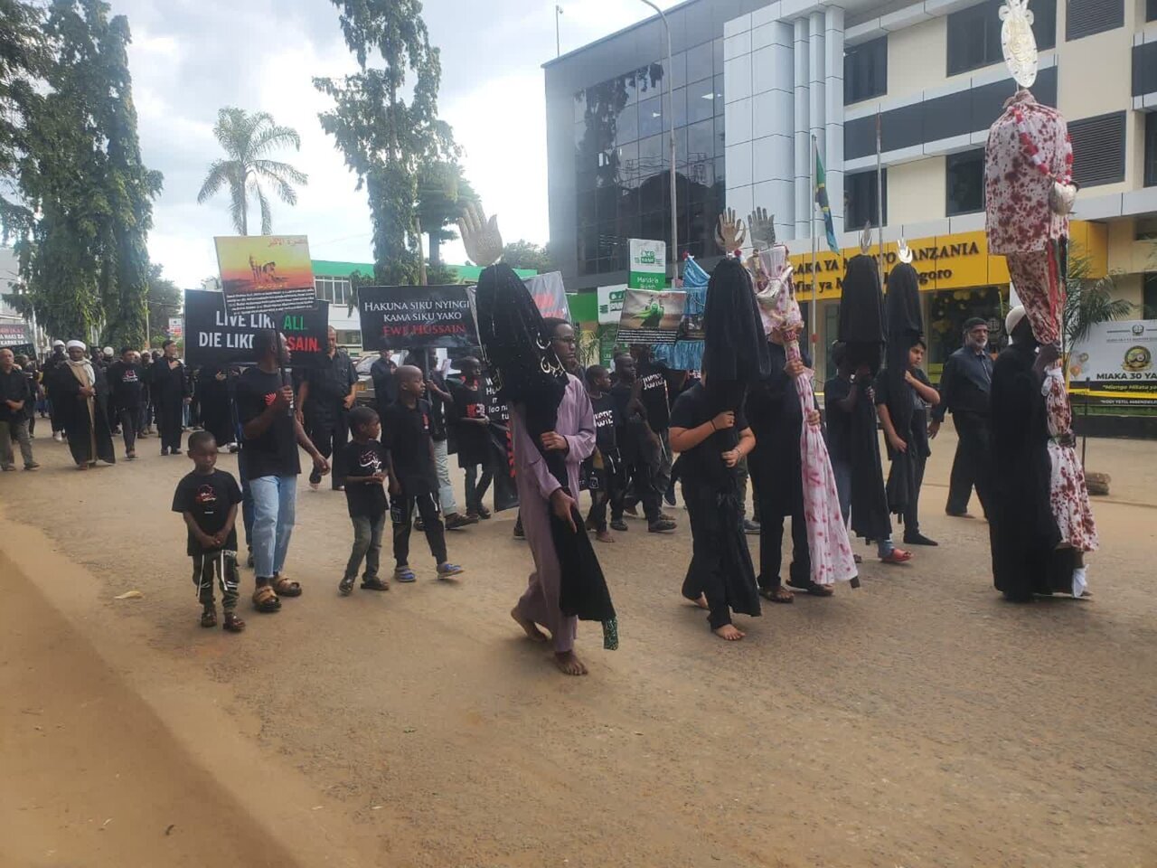 Mashia wa Morogoro Wamuitikia Imam Hussein (as); Wafanya Majlisi na Matembezi Makubwa + Picha