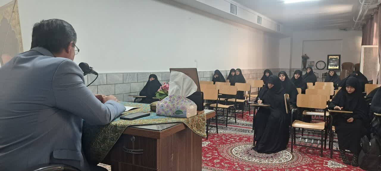 برگزاری نشست علمی در مدرسه علمیه خواهران کوثر قزوین