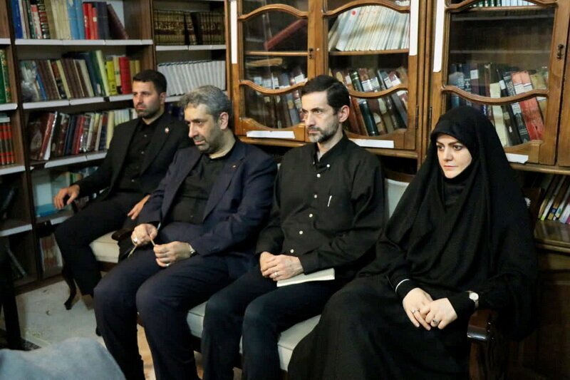 Yetkililerin Rehber ile ilişkisi İmam ile Takipçi İlişkisi Gibi Olmalı