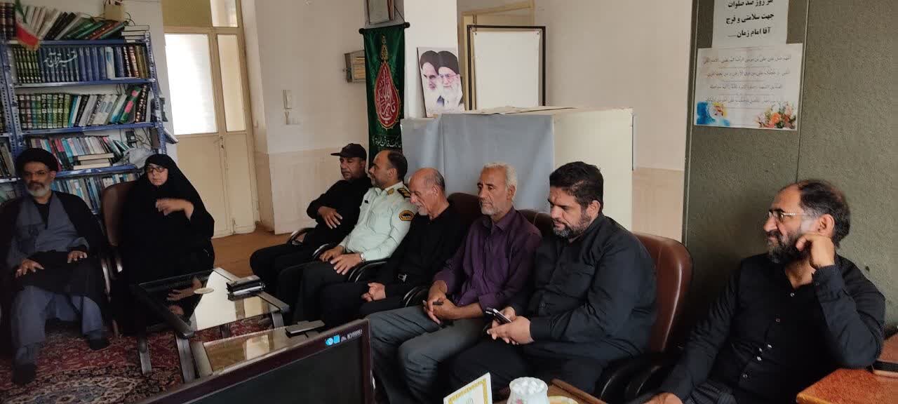 برگزاری جلسه هماهنگی هیئات مذهبیدنطنز درخدمت‌رسانی به زائران مراسم تشییعامام شهید
