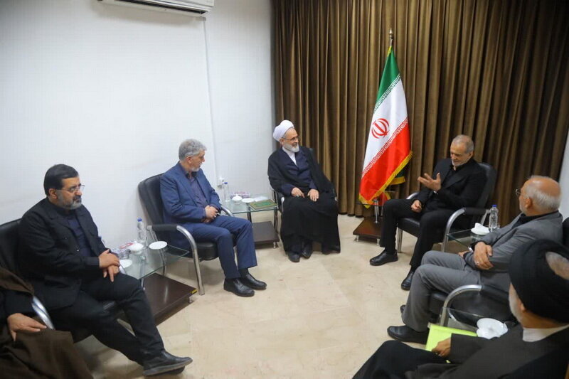 El presidente se reúne con el ayatolá Arafi en Qom