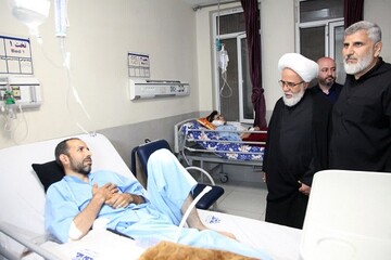 عیادت نماینده ولی‌فقیه در کرمانشاه از مصدومان حادثه رانندگی زائران عتبات عالیات+عکس