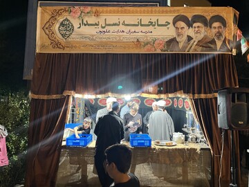 تصاویر/ خدمت رسانی چایخانه نسل بیدار مدرسه علمیه سفیران هدایت همدان