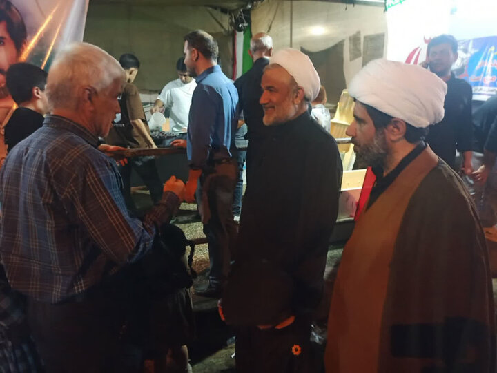 تصاویر/ بازدید امام جمعه برازجان از موکب های فعال در اجتماع شبانه برازجان