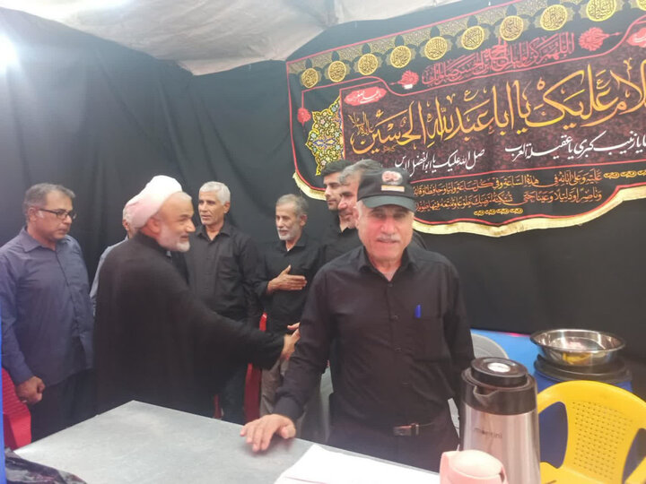 تصاویر/ بازدید امام جمعه برازجان از موکب های فعال در اجتماع شبانه برازجان