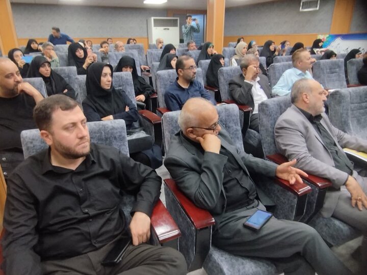 تصاویر / محفل شعر در امتداد عاشورا به یاد رهبر شهید در قزوین برگزار شد