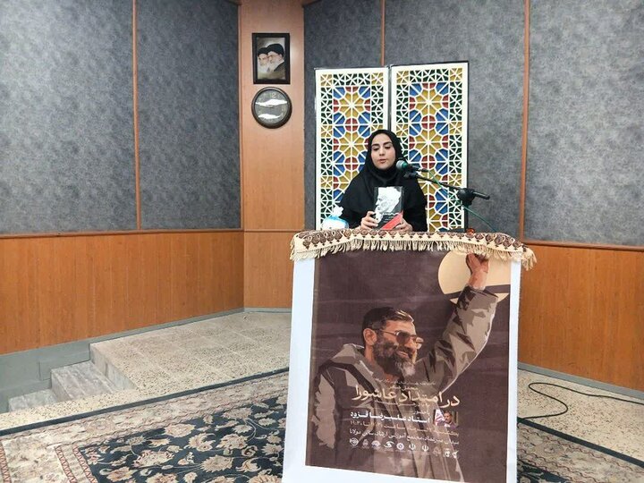 تصاویر / محفل شعر در امتداد عاشورا به یاد رهبر شهید در قزوین برگزار شد