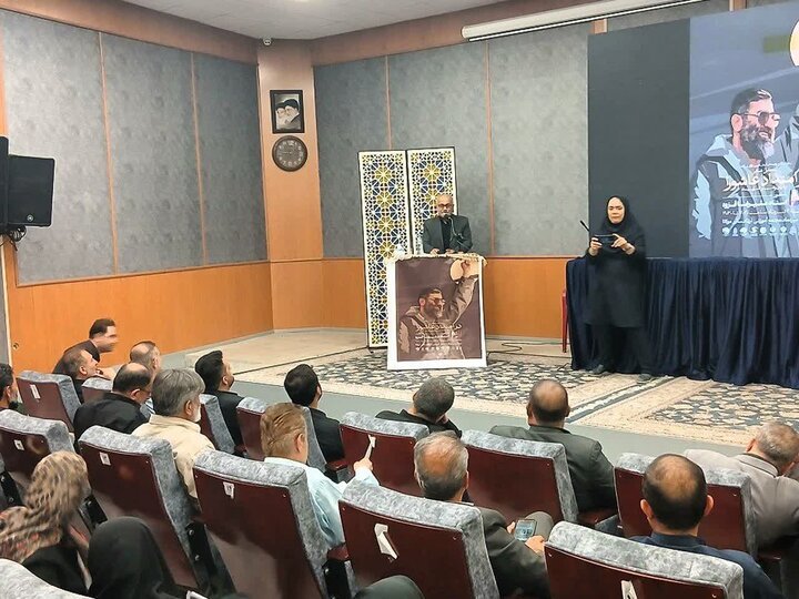 تصاویر / محفل شعر در امتداد عاشورا به یاد رهبر شهید در قزوین برگزار شد
