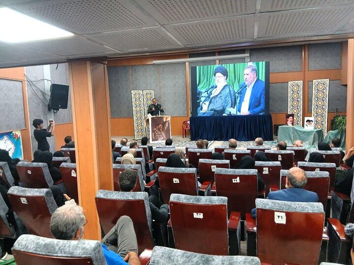 تصاویر / محفل شعر در امتداد عاشورا به یاد رهبر شهید در قزوین برگزار شد