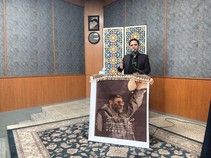 تصاویر / محفل شعر در امتداد عاشورا به یاد رهبر شهید در قزوین برگزار شد