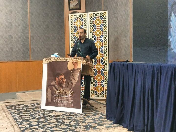 تصاویر / محفل شعر در امتداد عاشورا به یاد رهبر شهید در قزوین برگزار شد