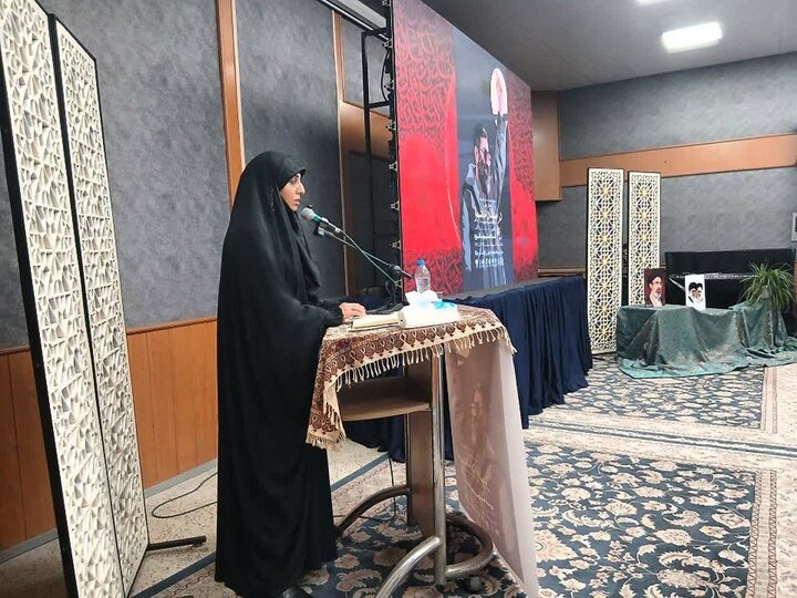 تصاویر / محفل شعر در امتداد عاشورا به یاد رهبر شهید در قزوین برگزار شد