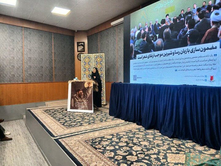تصاویر / محفل شعر در امتداد عاشورا به یاد رهبر شهید در قزوین برگزار شد