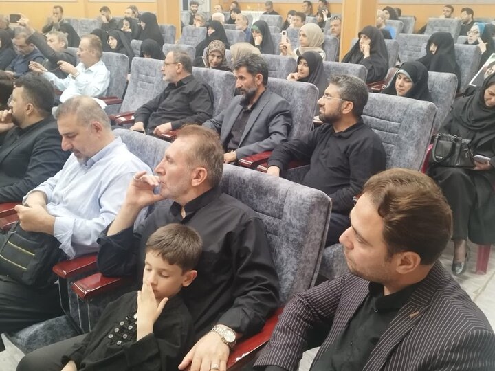 تصاویر / محفل شعر در امتداد عاشورا به یاد رهبر شهید در قزوین برگزار شد