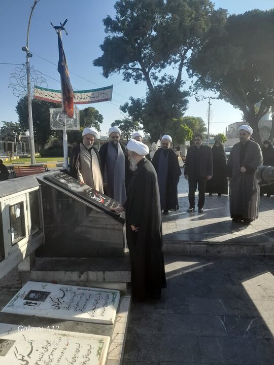 تصاویر / تجدید میثاق مدیر حوزه های علمیه خواهران کشور با شهدای استان قزوین