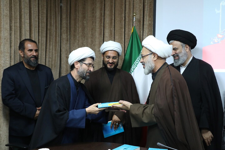 تصاویر/ آیین رونمایی از کتاب «حماسه طلبگی»