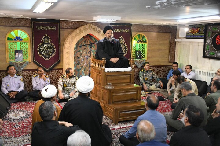 تصاویر |دومین روز اقامه عزای حسینی در دفتر امام جمعه اصفهان