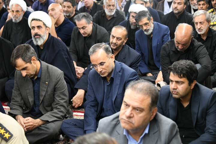 تصاویر |دومین روز اقامه عزای حسینی در دفتر امام جمعه اصفهان