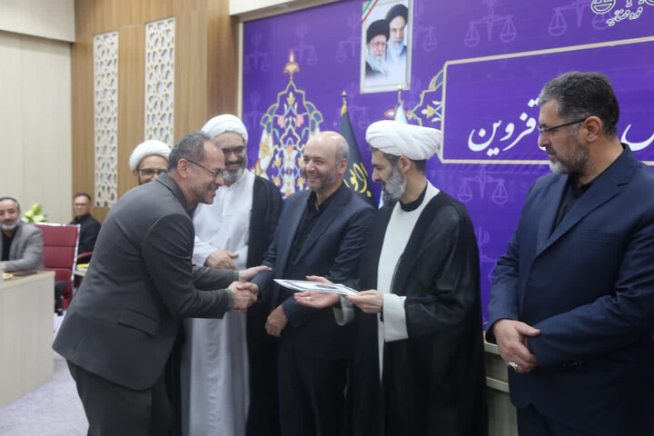 تصاویر / تقدیر  از قضات و  کارکنان نمونه دستگاه قضایی استان قزوین