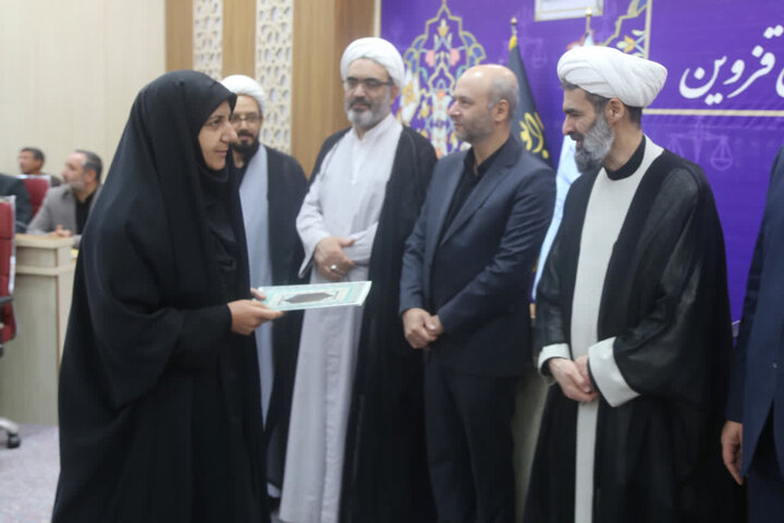 تصاویر / تقدیر  از قضات و  کارکنان نمونه دستگاه قضایی استان قزوین