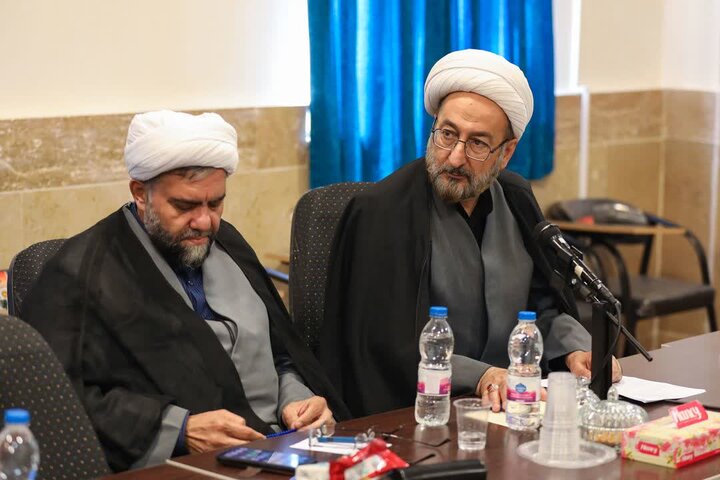تصاویر /جلسه هیئت امنای حوزه علمیه خواهران استان قزوین با حضور  مدیر حوزه های علمیه خواهران کشور وامام جمعه قزوین