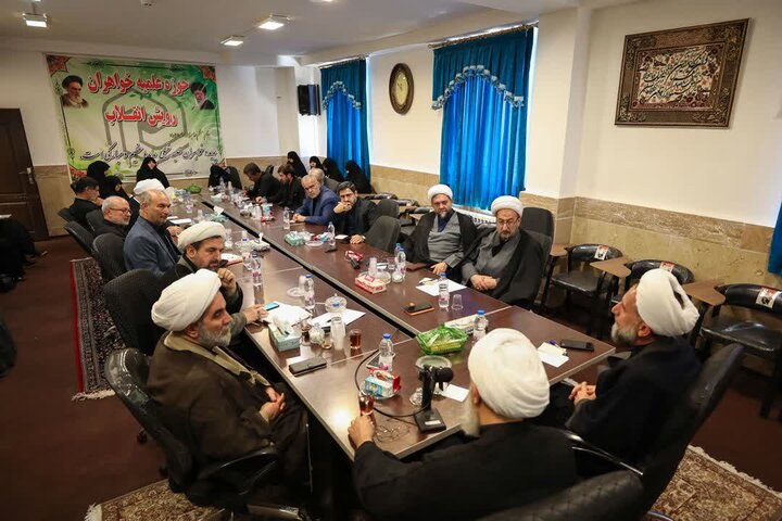 تصاویر /جلسه هیئت امنای حوزه علمیه خواهران استان قزوین با حضور  مدیر حوزه های علمیه خواهران کشور وامام جمعه قزوین
