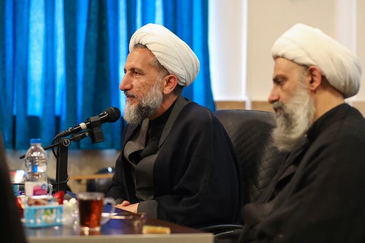 تصاویر /جلسه هیئت امنای حوزه علمیه خواهران استان قزوین با حضور  مدیر حوزه های علمیه خواهران کشور وامام جمعه قزوین