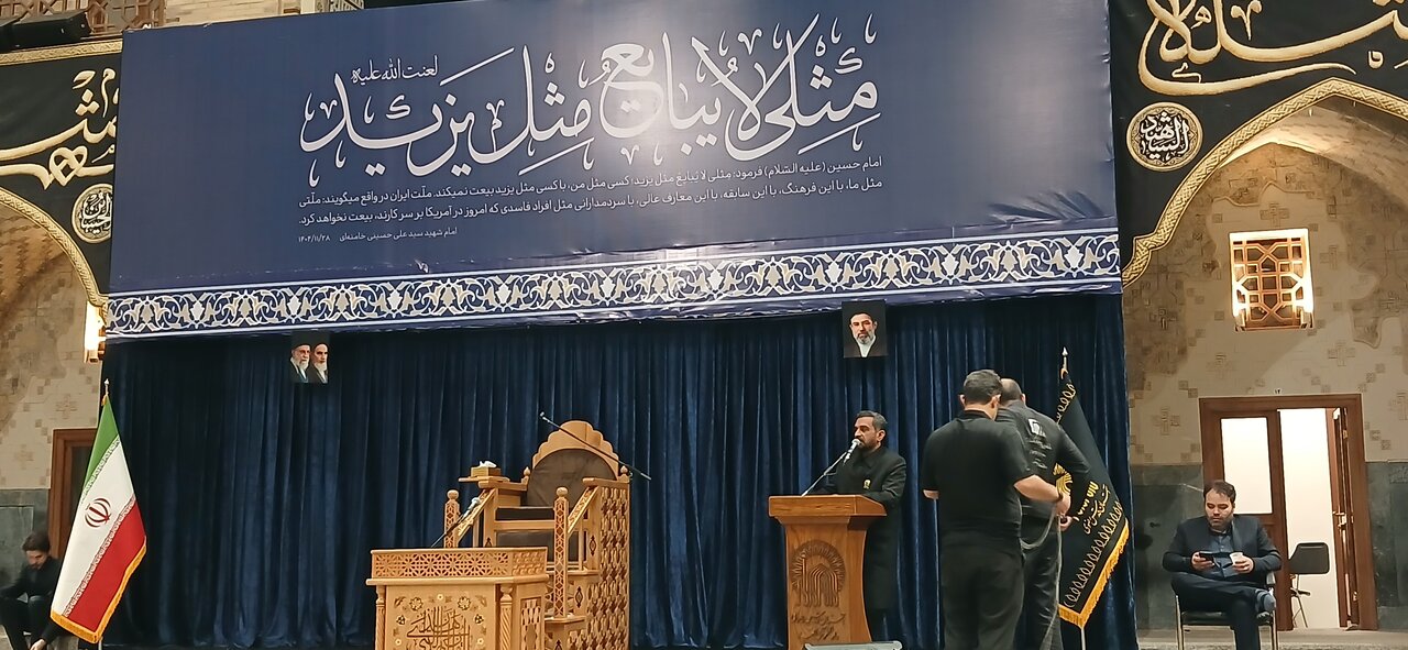 منبر ذکر فضائل امیرالمؤمنین حضرت علی(ع) در دارالقران کریم حرم رضوی