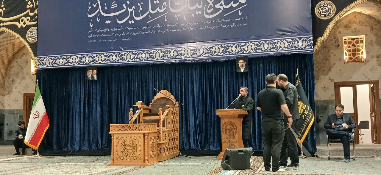 منبر ذکر فضائل امیرالمؤمنین حضرت علی(ع) در دارالقران کریم حرم رضوی