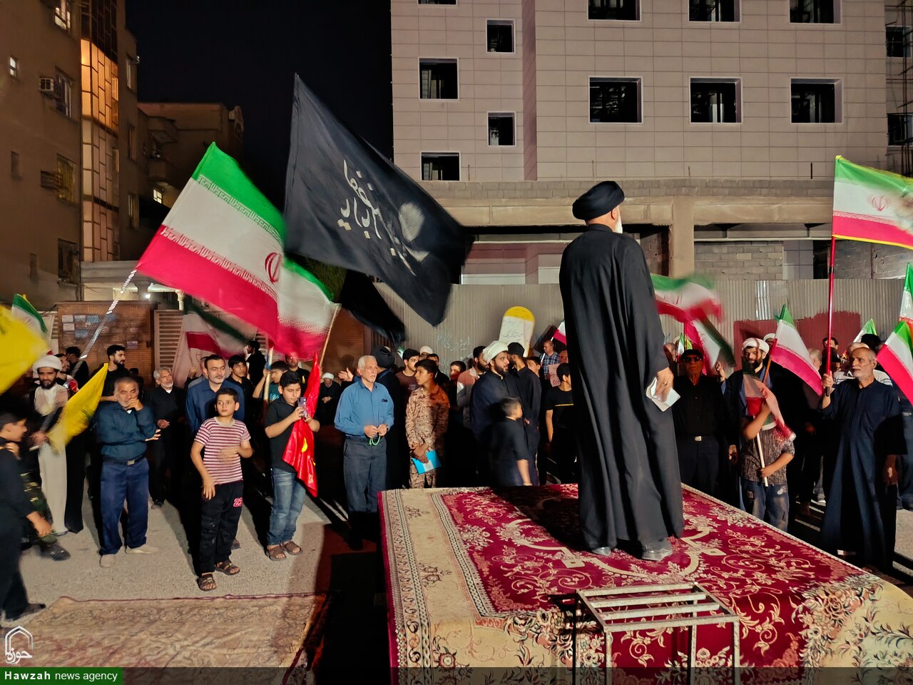 حضور امام جمعه اهواز در تجمع مردم انقلابی منطقه فاز یک پاداد