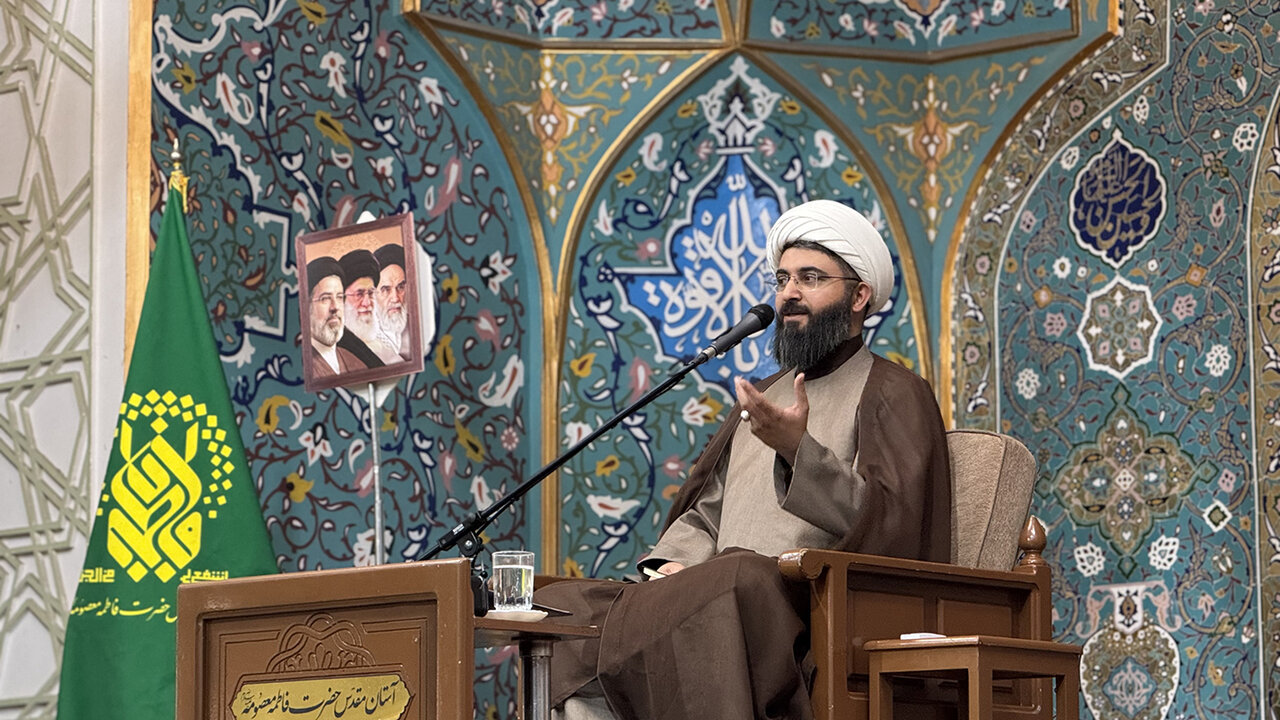 اگر کسی آمریکا را ابرقدرت بداند توحیدش ضعیف است اگر کسی آمریکا را ابرقدرت بداند توحیدش ضعیف است