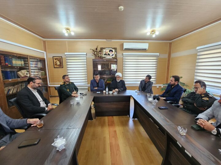 تصاویر / خداقوت امام جمعه بویین زهرا به مجموعه دستگاه قضایی