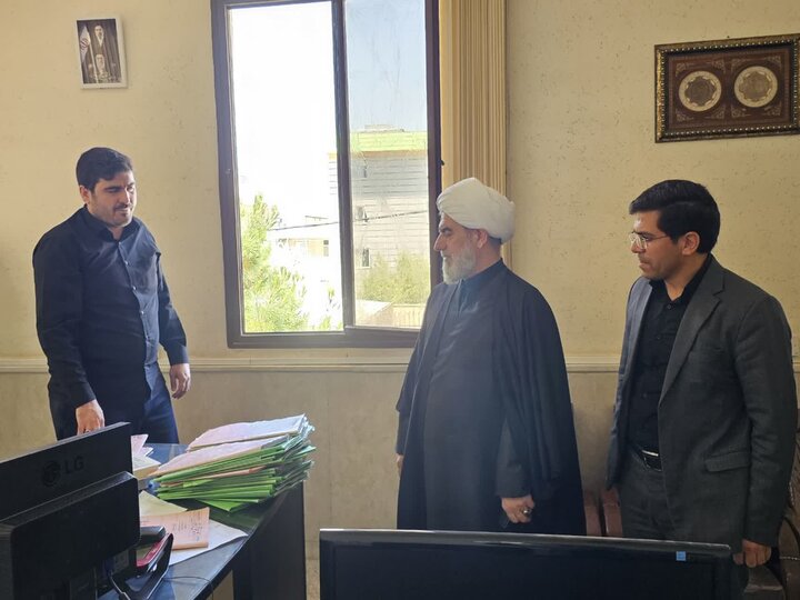 تصاویر / خداقوت امام جمعه بویین زهرا به مجموعه دستگاه قضایی