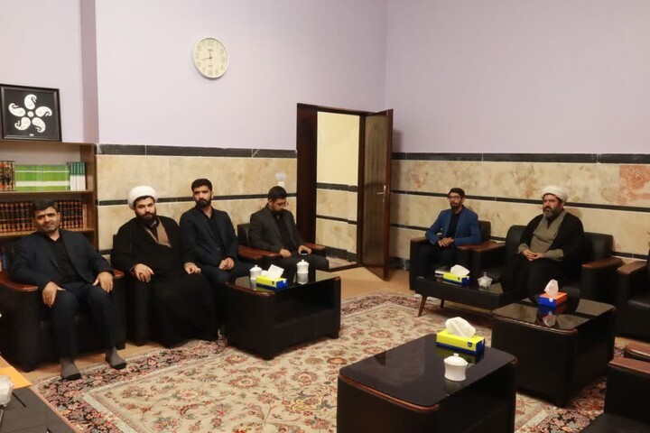 تصاویر / تکریم خانواده‌های شهدای «جنگ رمضان» در بناب با حضور مدیرکل ستاد اجرایی فرمان امام(ره) استان آذربایجان شرقی