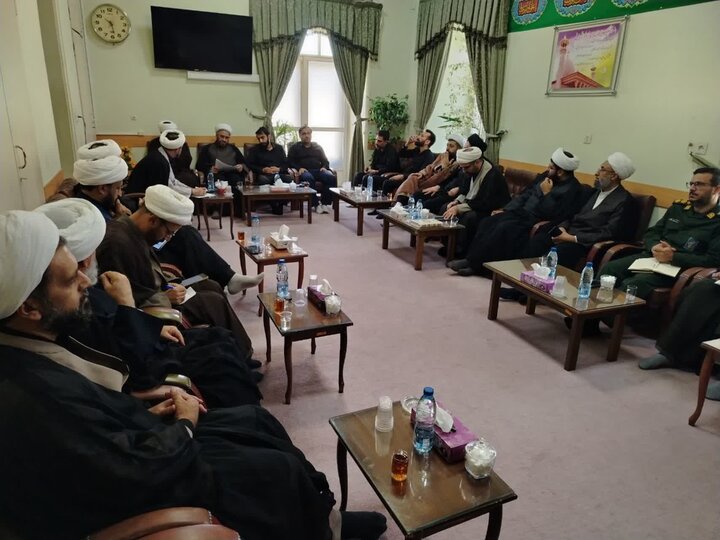 اعزام گسترده طلاب فارس به مراسم تشییع «امام شهید» در قم و همزمان اجتماع بزرگ عزاداران دوشنبه در حرم شاهچراغ(ع)