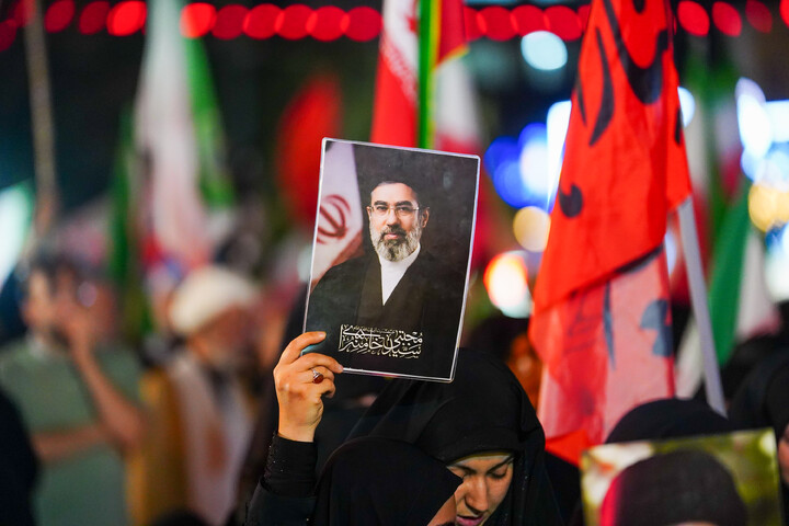 تصاویر/ تجمع باشکوه مردم نیروگاه قم در چله سوم شهادت قائد امت و شهدای جنگ رمضان