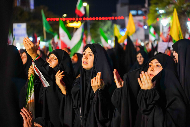 تصاویر/ تجمع باشکوه مردم نیروگاه قم در چله سوم شهادت قائد امت و شهدای جنگ رمضان