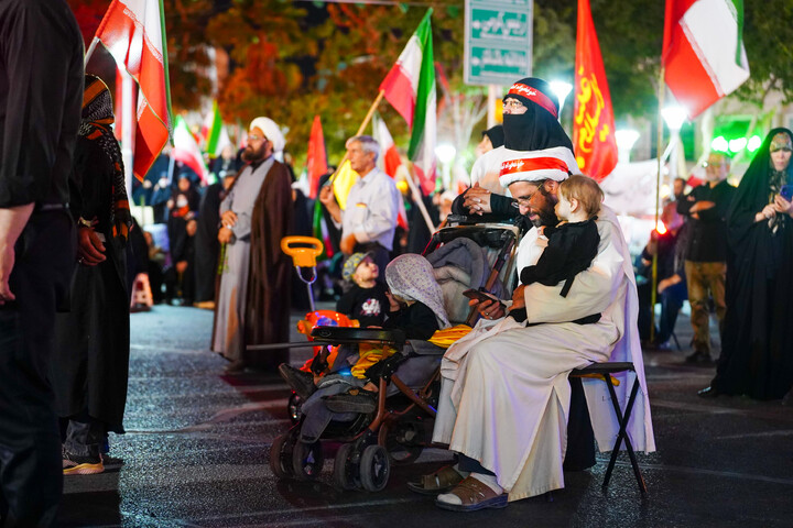 تصاویر/ تجمع باشکوه مردم نیروگاه قم در چله سوم شهادت قائد امت و شهدای جنگ رمضان