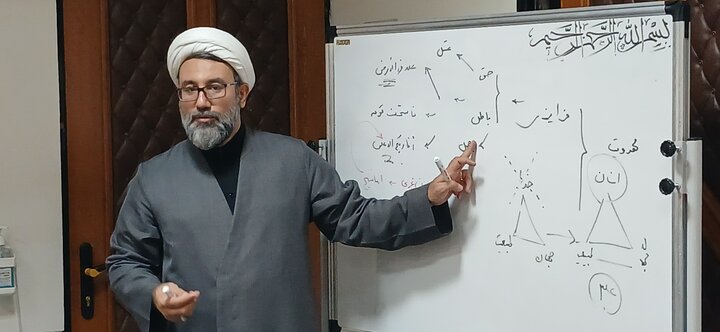 حوزه های علمیه باید در برابر انحرافات فکری پیشگام باشد