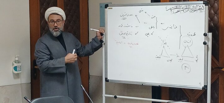 حوزه های علمیه باید در برابر انحرافات فکری پیشگام باشد